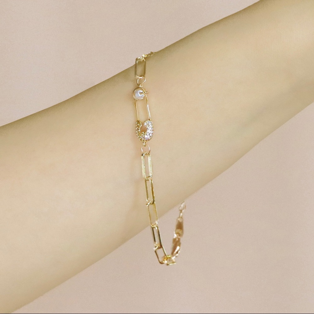 Paper clip Pearl Bracelet - 14K Gold